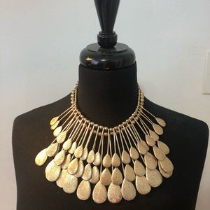 Metal necklace